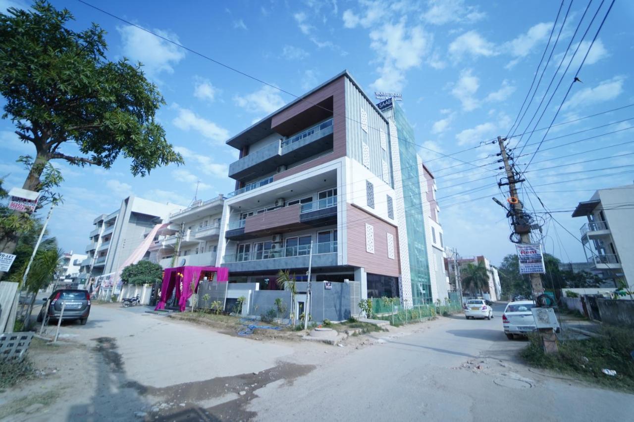 Vaabi Saabi Hotel Gurgaon Dış mekan fotoğraf