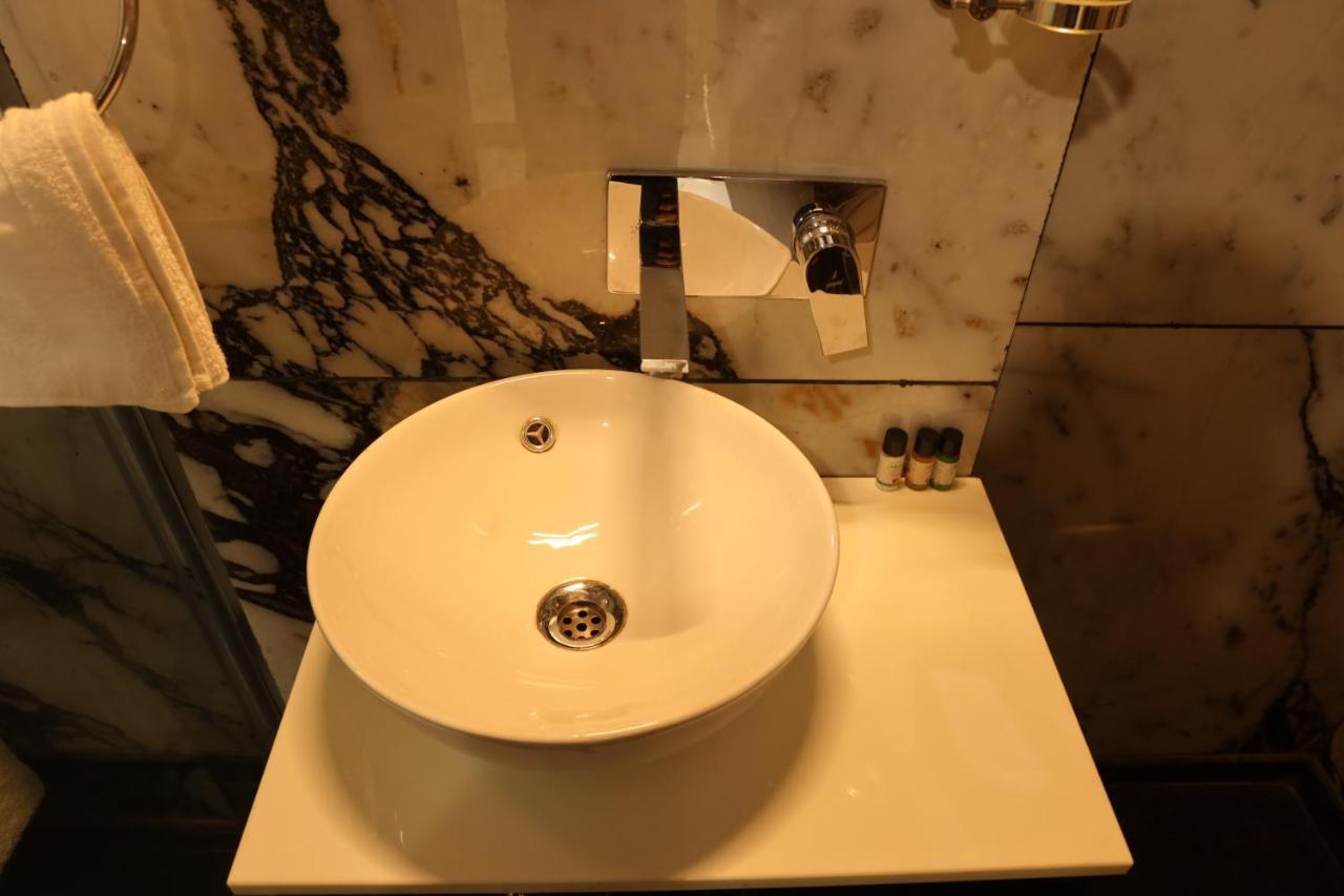 Vaabi Saabi Hotel Gurgaon Dış mekan fotoğraf